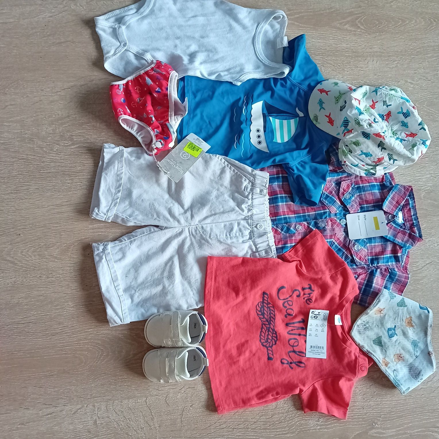 Lot vara nr 74,tricou ,costum baie nou,adidași albi noi