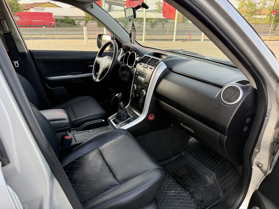 Suzuki vitara - 1,9 - 6 tr - 4x4 / 4x2 la buton - intermediar blocabil