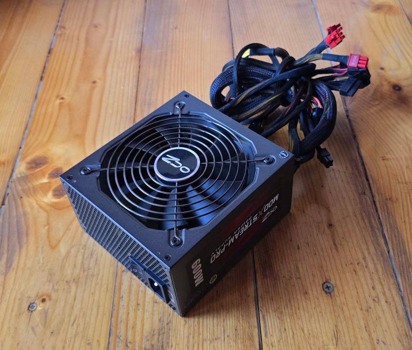Sursa gaming OCZ putere 600W certificare 80 Plus