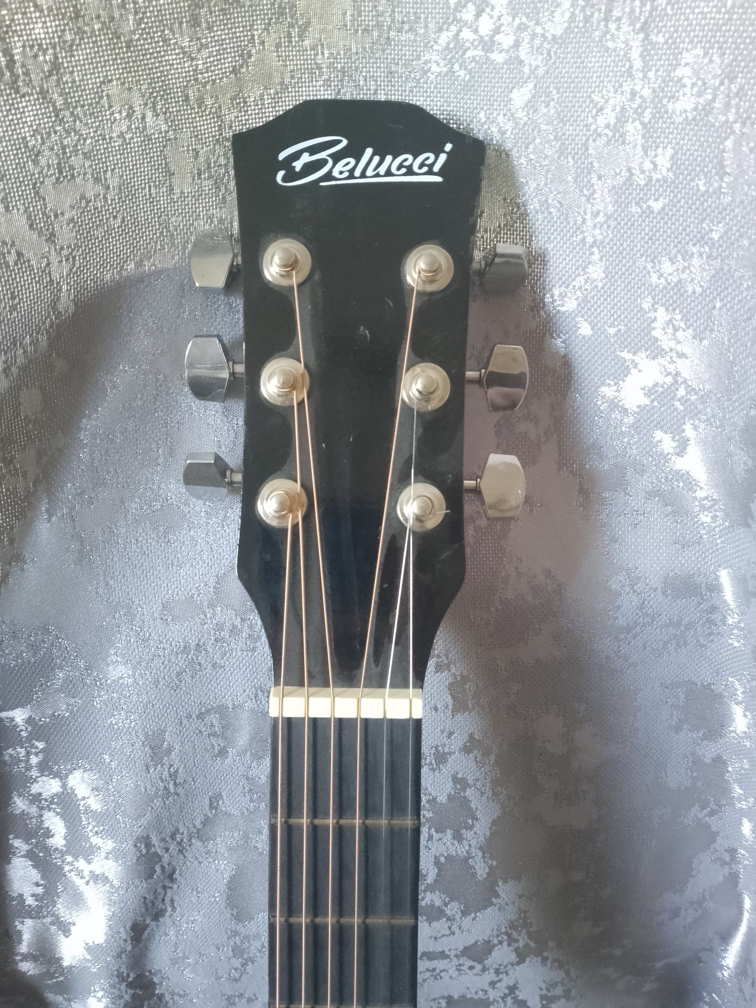 Продам гитару Belucci