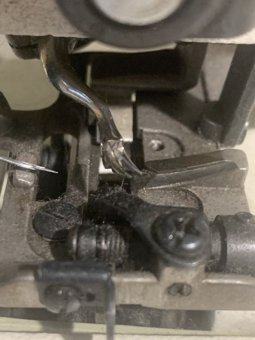 Stafir- masina cusatura ascunsa ptr tiv invizibil