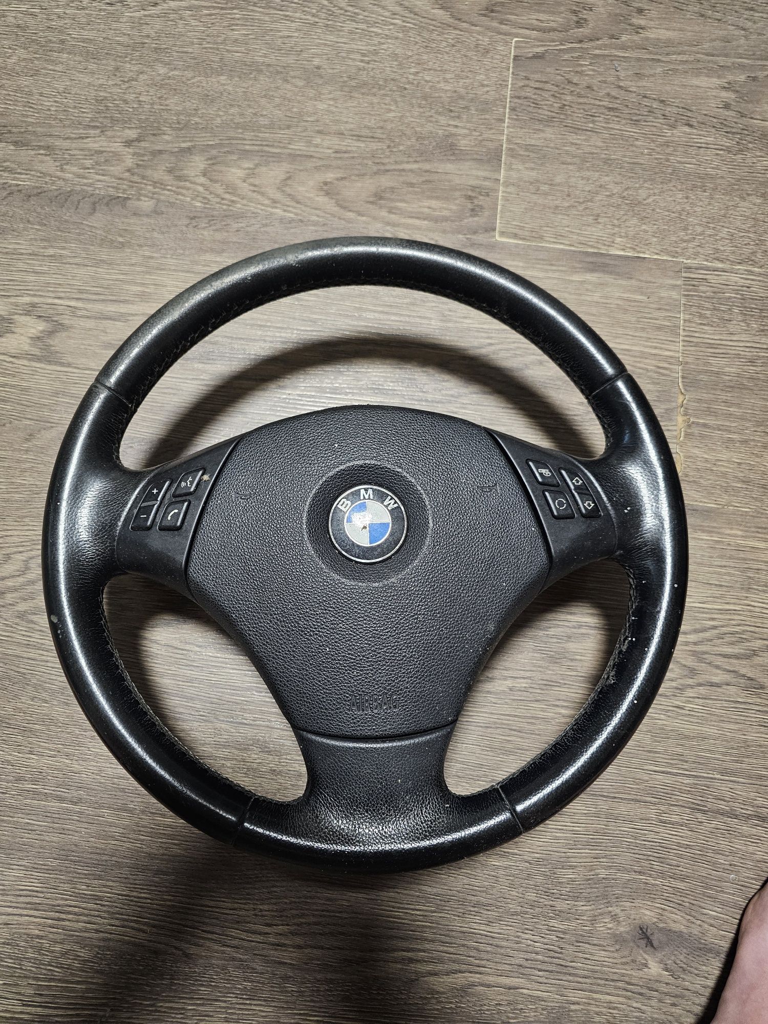 Волан е оргинален BMW X1