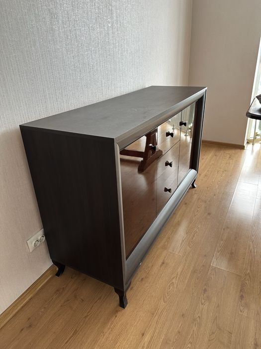 Комод в гостиную, спальню. Бу в отличном состоянии.