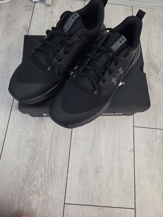 Маратонки номер 42 отговарят на 26.5 см.