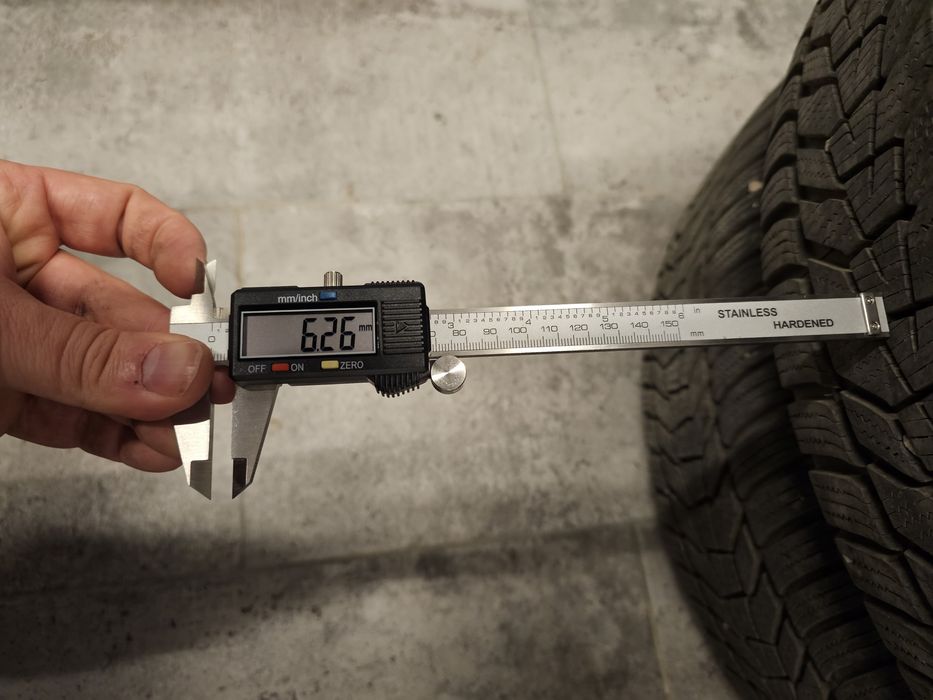 Vand 4 anvelope de iarna Hankook, 225/60 R18 104 H, runflat