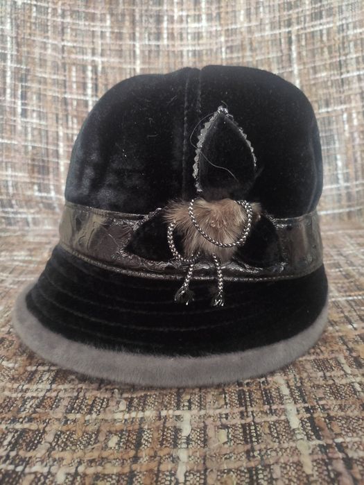 Женские шапки тёплые б/у