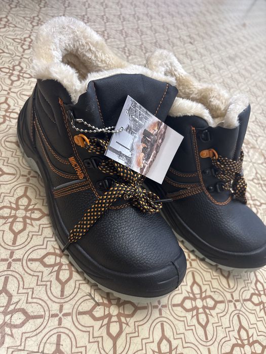 Продам сэфэти ботинки Мистраль