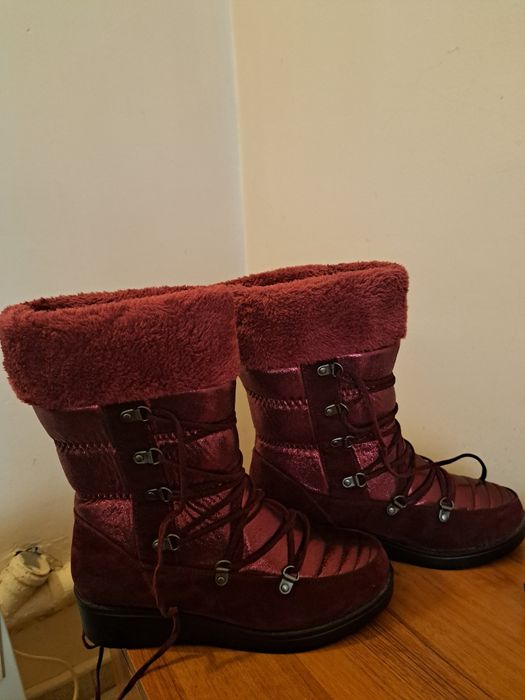 Продавам топли дамски ботушки