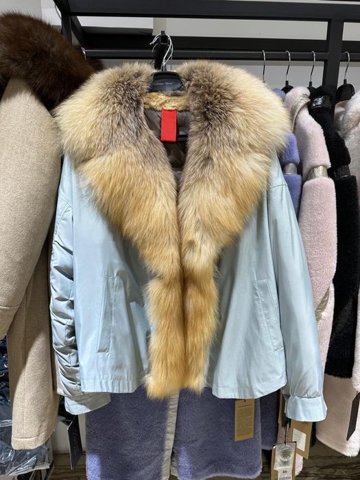Продам куртку с шикарным, натуральным мехом.