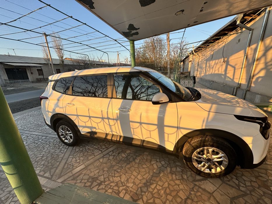 Киа Carens 1 позиция, 6 местный