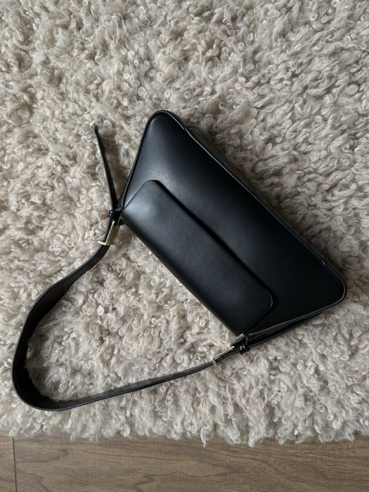 Черна кожена чанта ZARA - 15 лв.