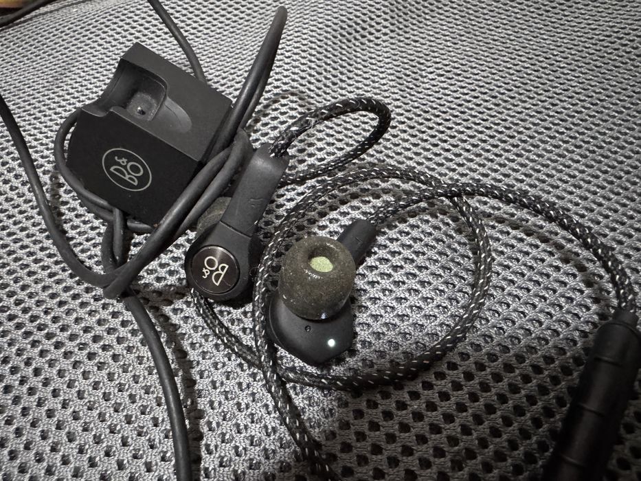 Casti Bluetooth Bang & Olufsen BeoPlay H5