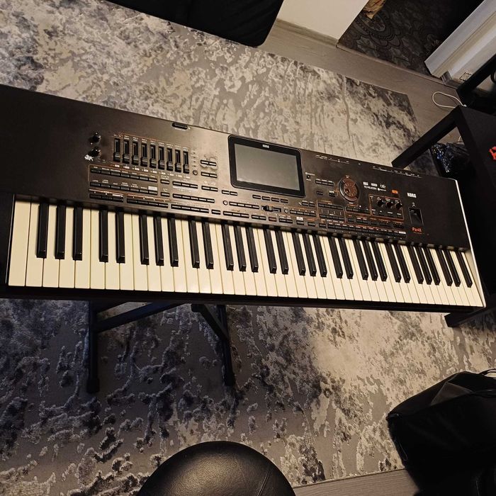 Vând orga  Korg Pa4x Internațional 76 clape