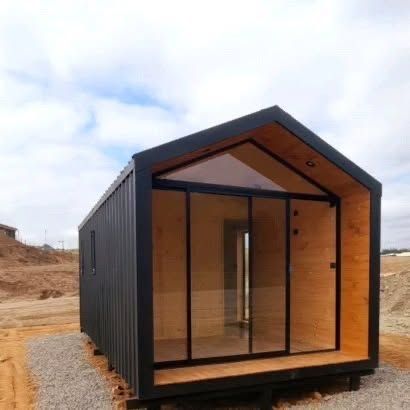 Container modular imbracat in riflaje de lemn pentru un model deosebit