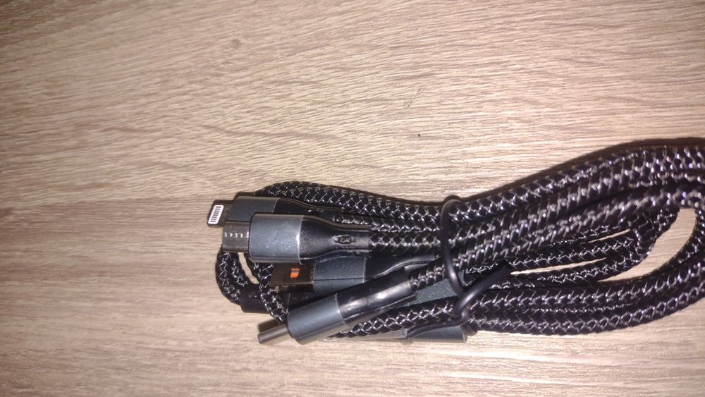 Vând încărcător cu 3 mufe