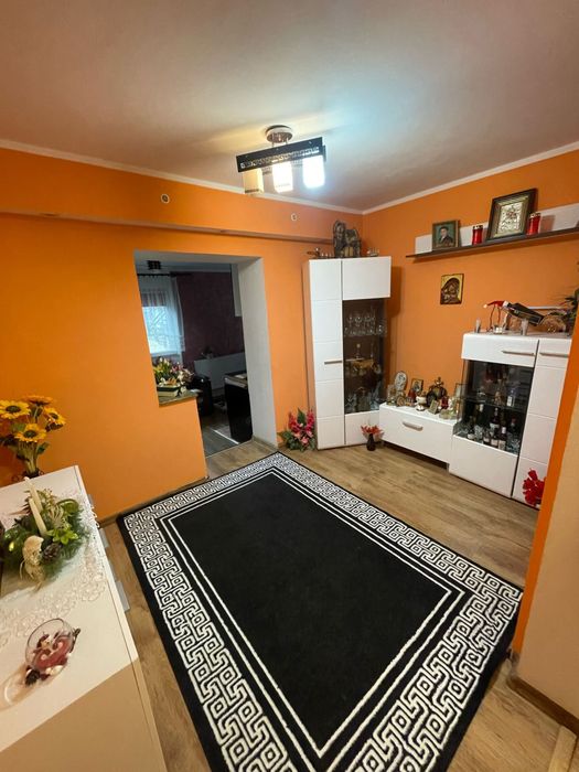 Vand apartament  3 camere