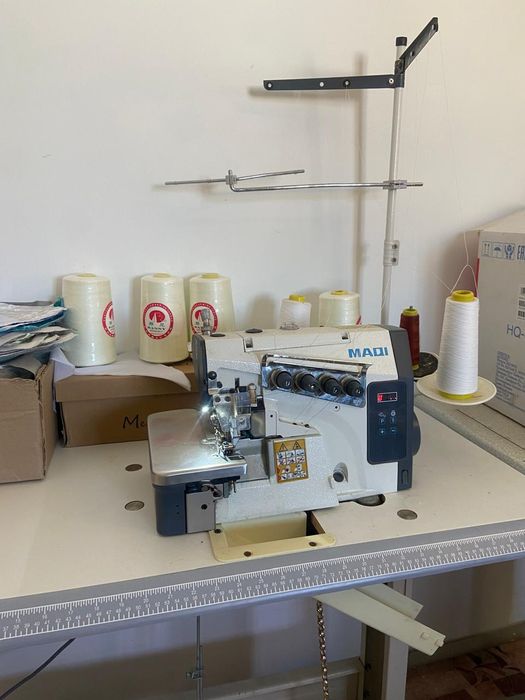 Оверлок промышленный в идеальном состяний