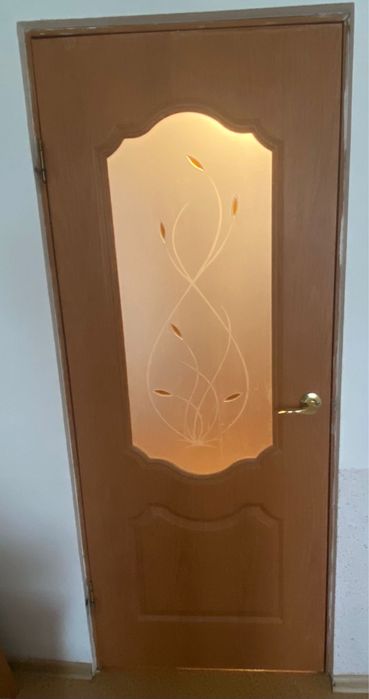 Двери межкомнатные пять штук б/у