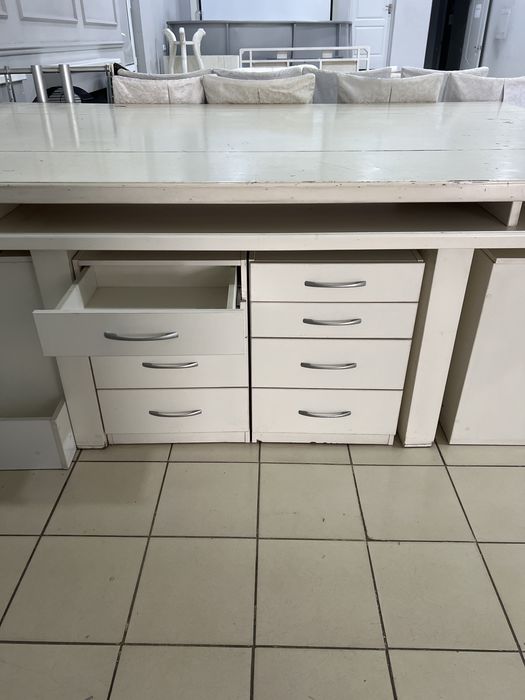 Продам столы для швейных работ , флористов , и тд