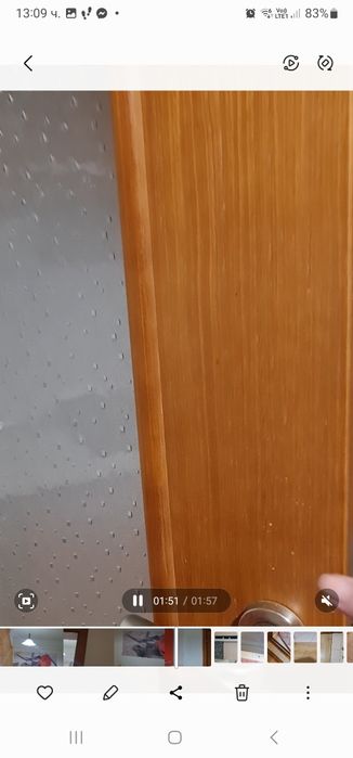 Врата с каса и стъклено крило