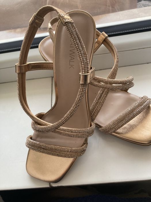 Pantofi si sandale diferite modele