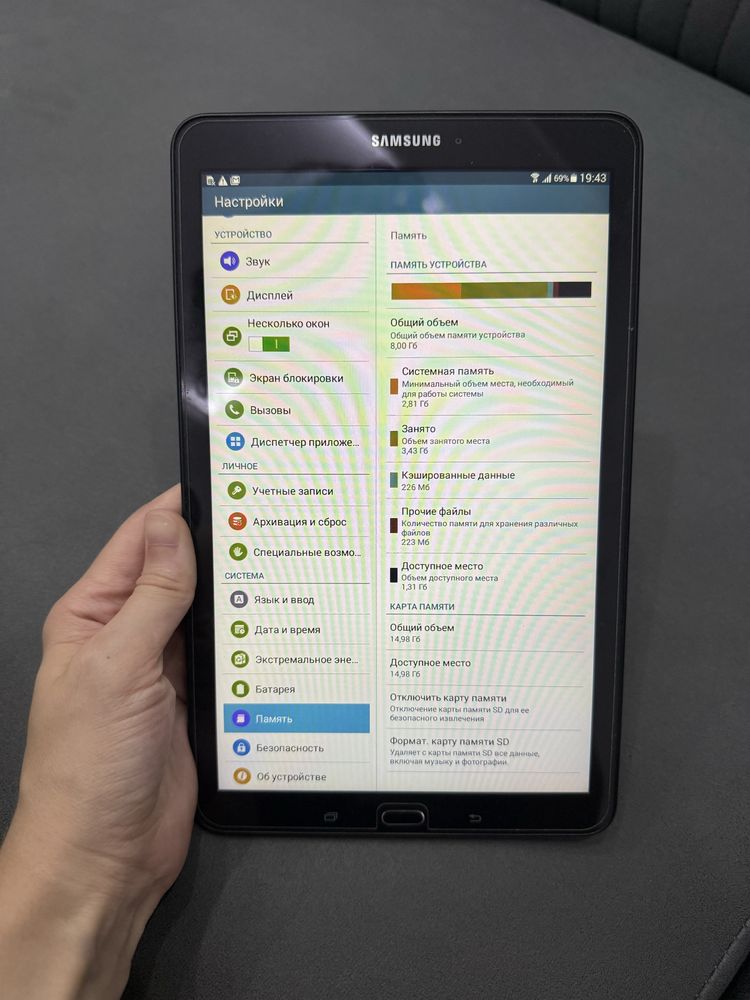 Samsung Galaxy Tab E (micro sd 16 гб) в отличном состоянии