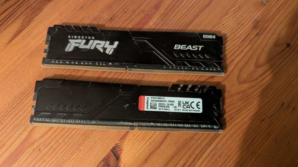 Vând kit dual channel de memorie RAM Kingston Fury [2x8GB] 16GB DDR4