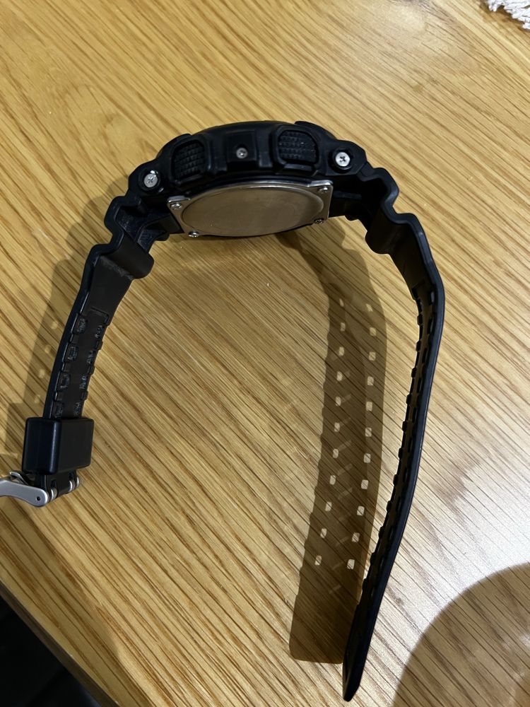 Продавам часовник Casio G-Shock GA100