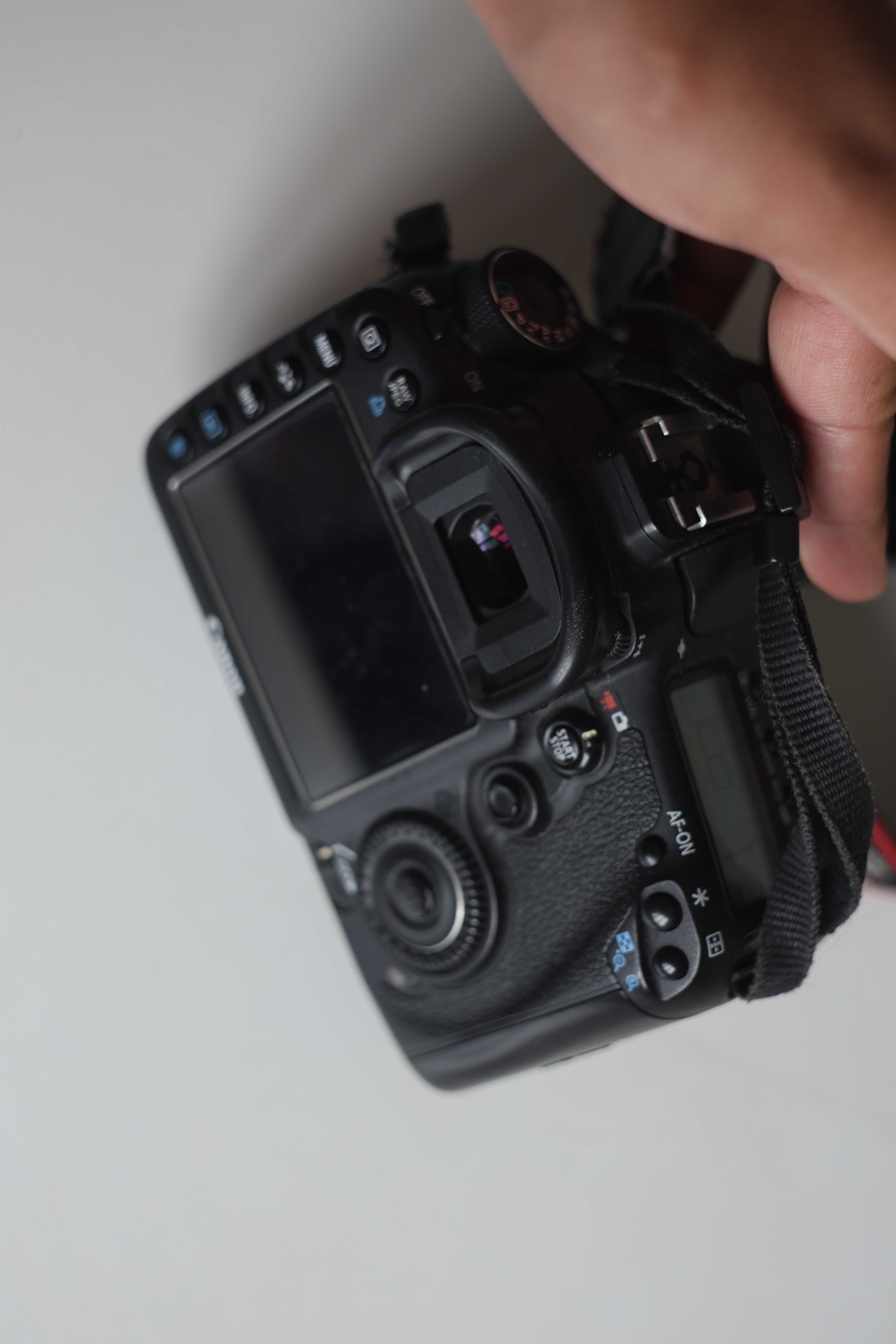 зеркальный фотоаппарат, Canon 7d