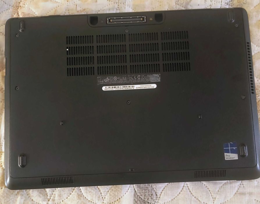 Продавам лаптоп Dell Latitude 5400