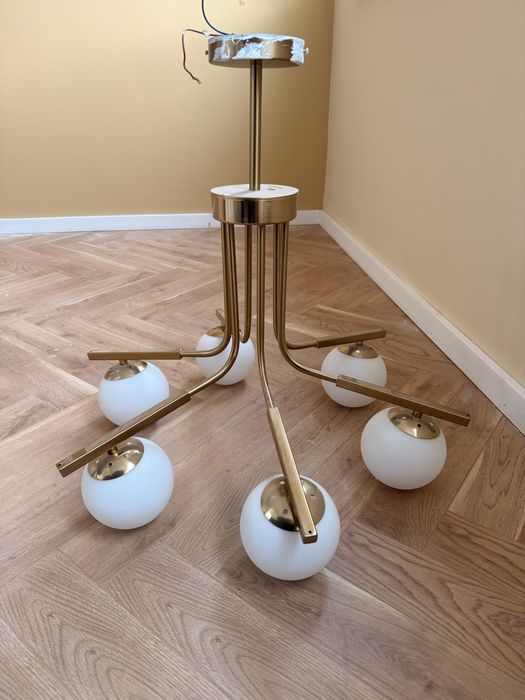 Продаются люстры, зеркало, картину