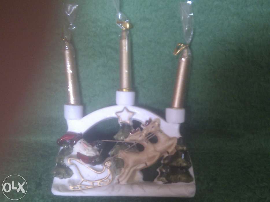 suport ceramic cu trei lumanar.Elemente de sticlă de de decor.