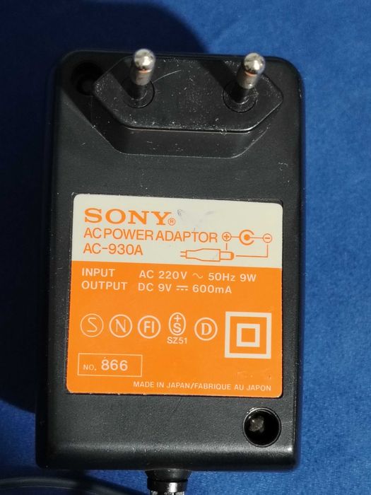 SONY D-50 Compact Disc Player, cu încărcător Sony, obiect de colecție.