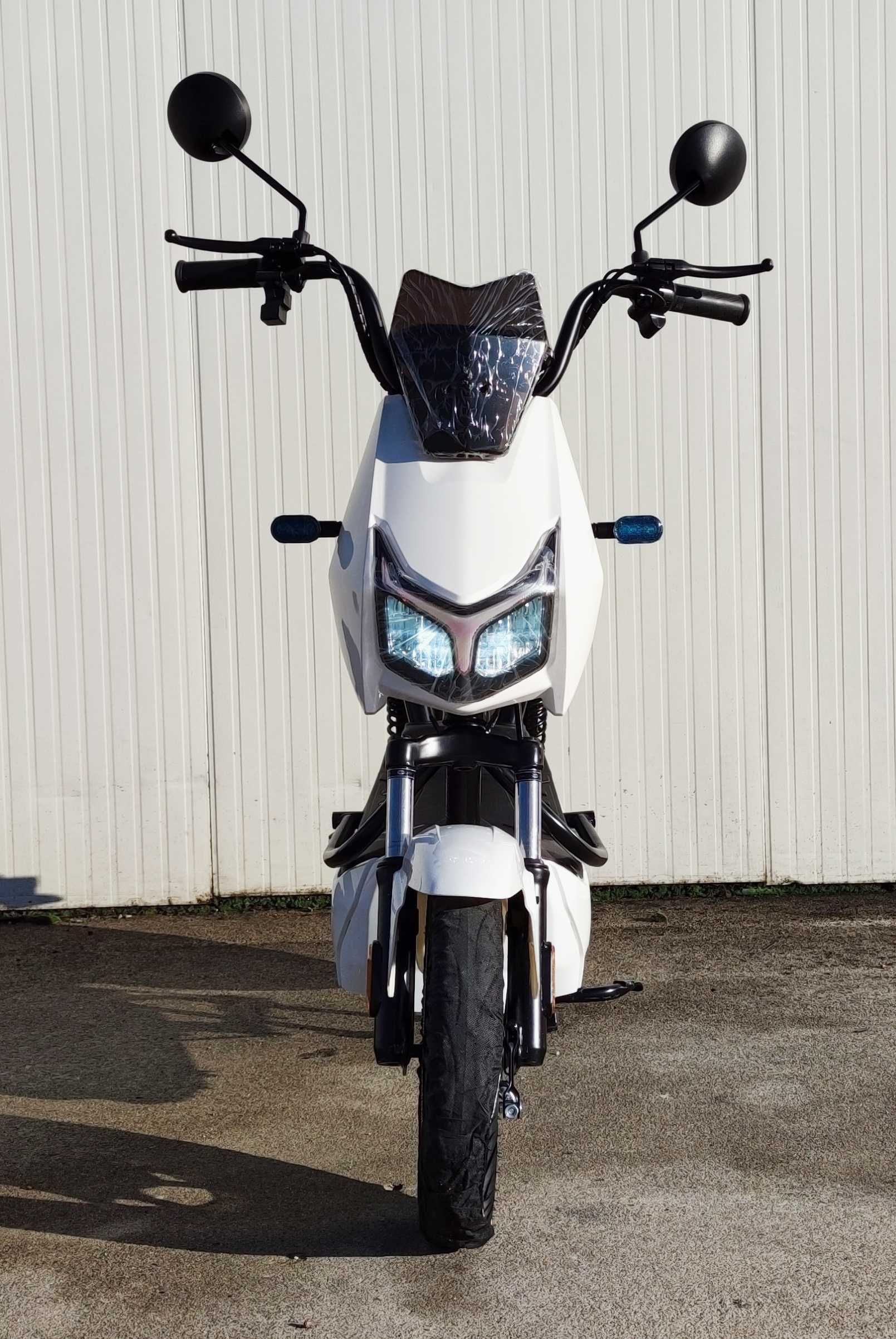 Електрически скутер EcoWay модел YC-L  500W мотор бял цвят