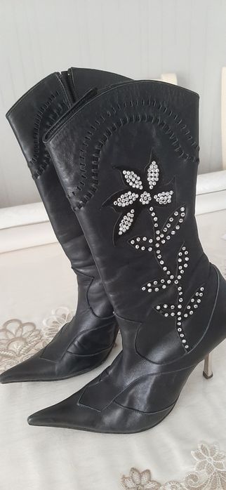 Сапоги весенние фирменные в отличном состоянии чистоая кожа натуральна