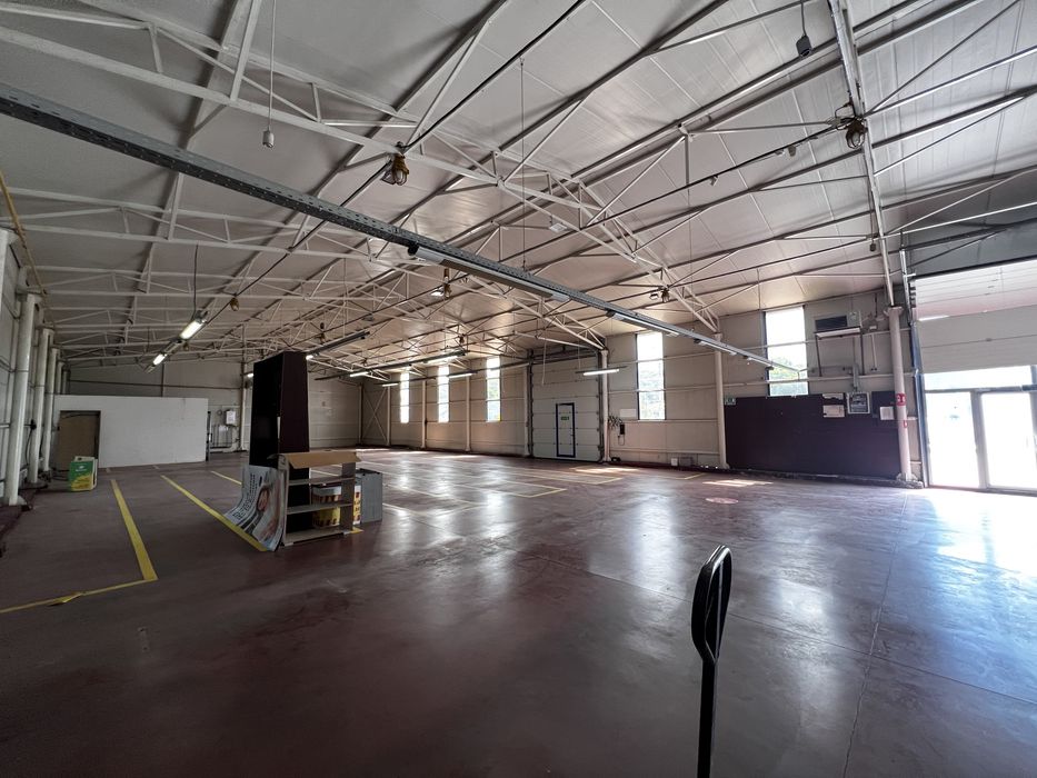 Spatiu comercial (hala) de inchiriat 875mp , intrare principala ONESTI