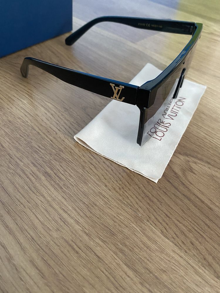 Lous Vuitton очила