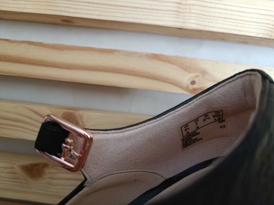 Дамски обувки Clarks, отговарят на 36 номер, естествена кожа
