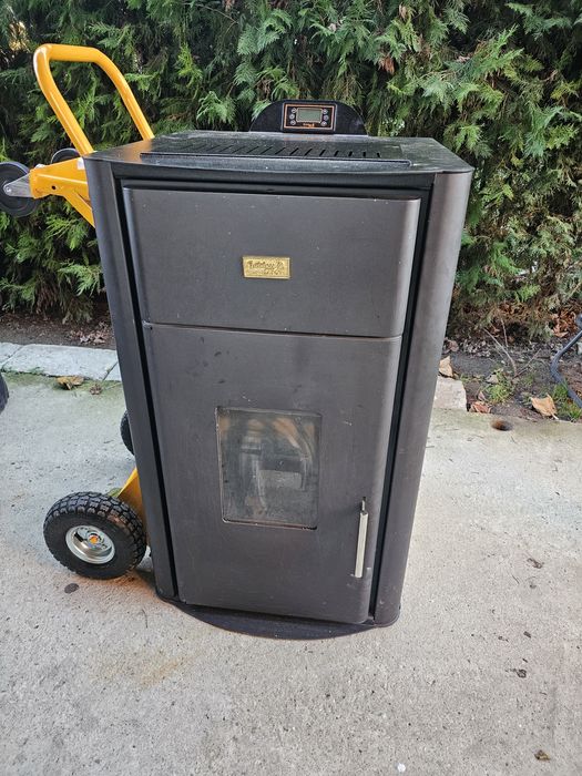 Пелетна камина 24kw