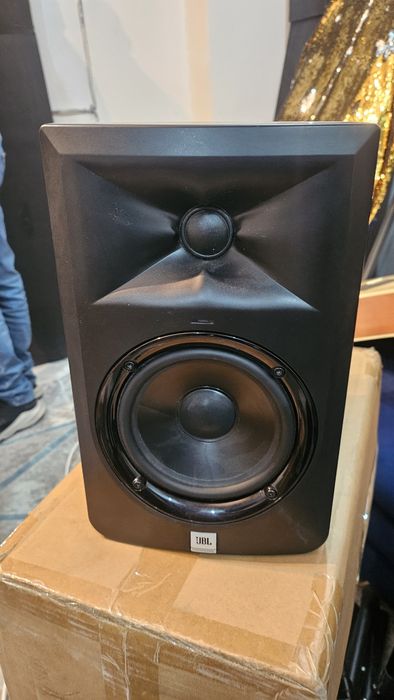 Продам мониторы jbl + микрофон rode nt1000 плюс стойка и фильтр