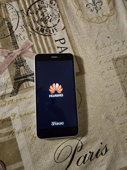 Мобилен телефон P8 Huawei