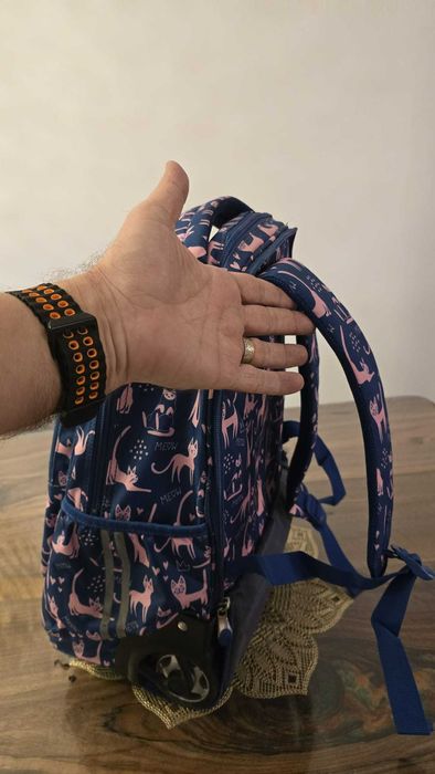 Ghiozdan clasele V-VIII, 4 compartimente, Majewsk Colectia Lazy Cats