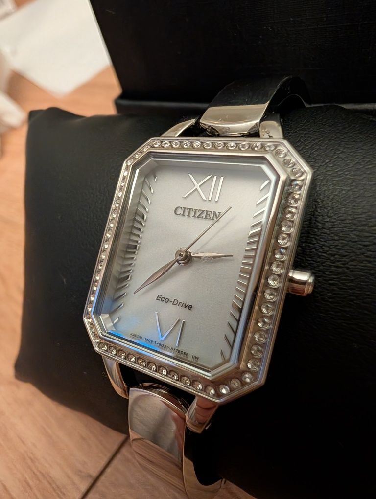 Дамски луксозен часовник Citizen EM0980-50A
