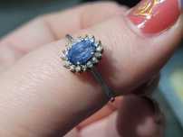 Inel de logodna cu safir si diamante, din aur alb