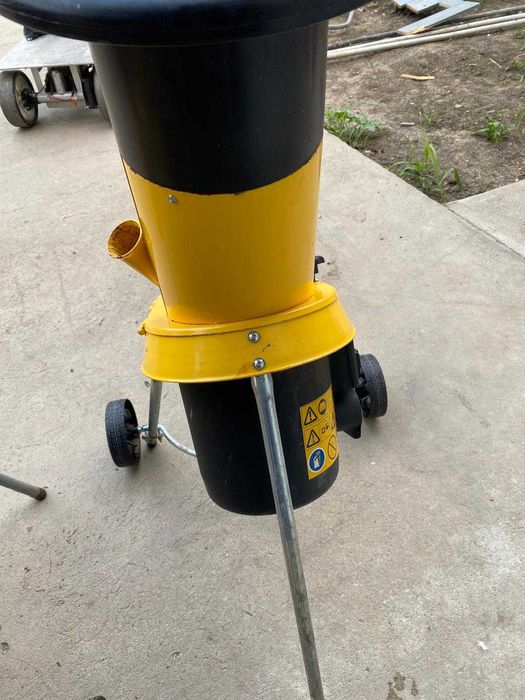 Toacator crengi , fructe