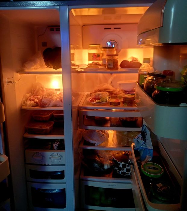 Шкаф холодильник корея Dewooo идеально рабочий читайте ниже