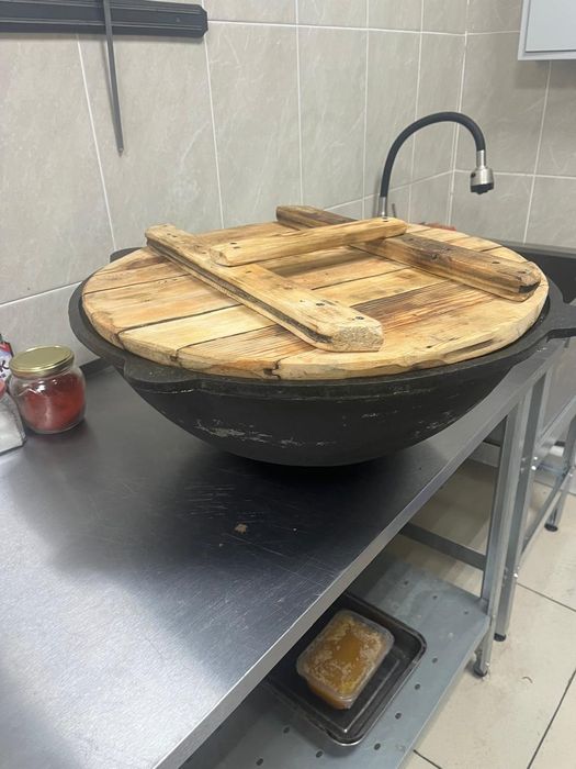 Казан чугунный..