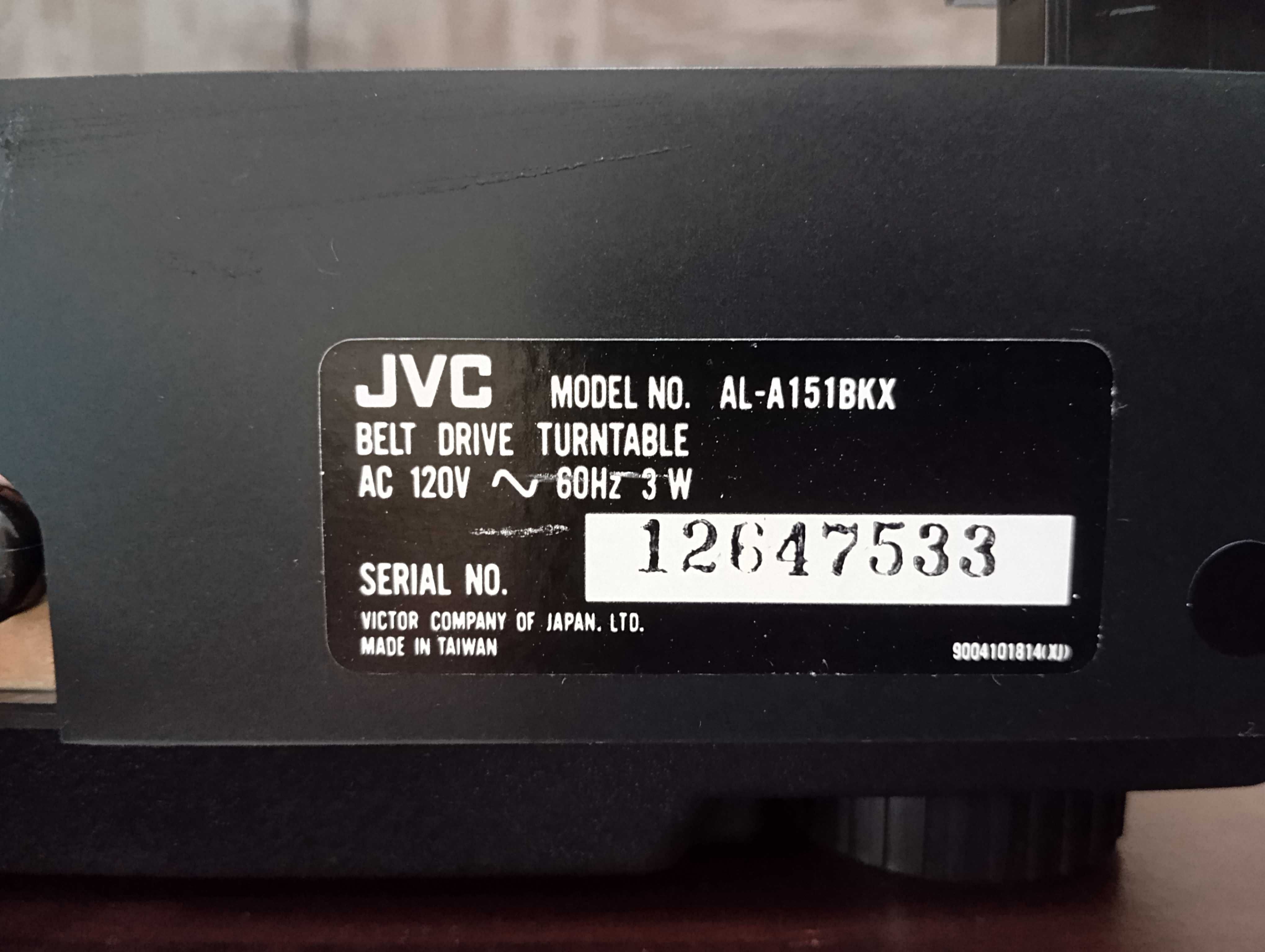 Продам проигрыватель винил дисков JVC.