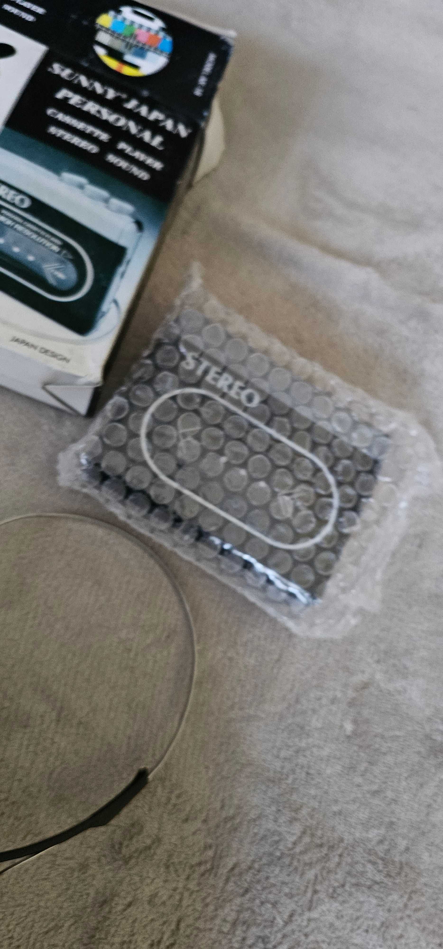 casetofon portabil walkman japonez cu casti  radio portabil