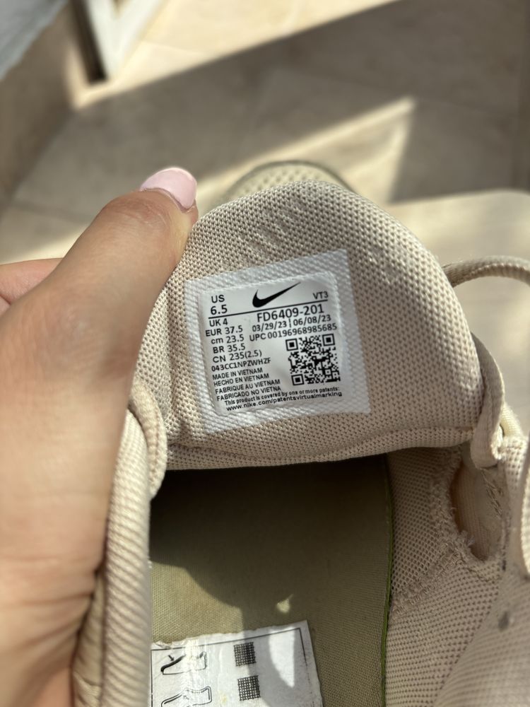 Чисто нови спортни маратонки Nike